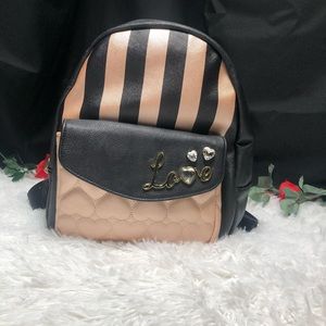 🎒 NWOT Betsey Johnson bag